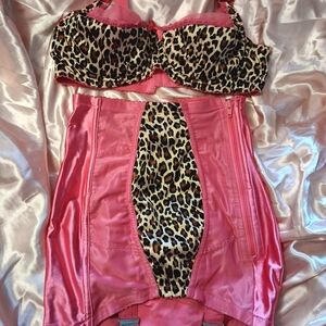 SOLD                    Purŕrrrrfectly Sexy  Leopard Print and Pink Lingerie Set